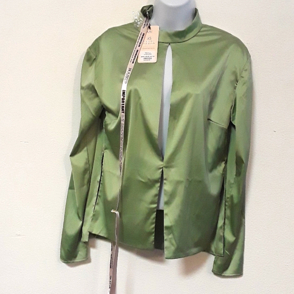 - c - NEW HOUSE OF LONDON SZ.  XS LIGHT GREEN BLOUSE